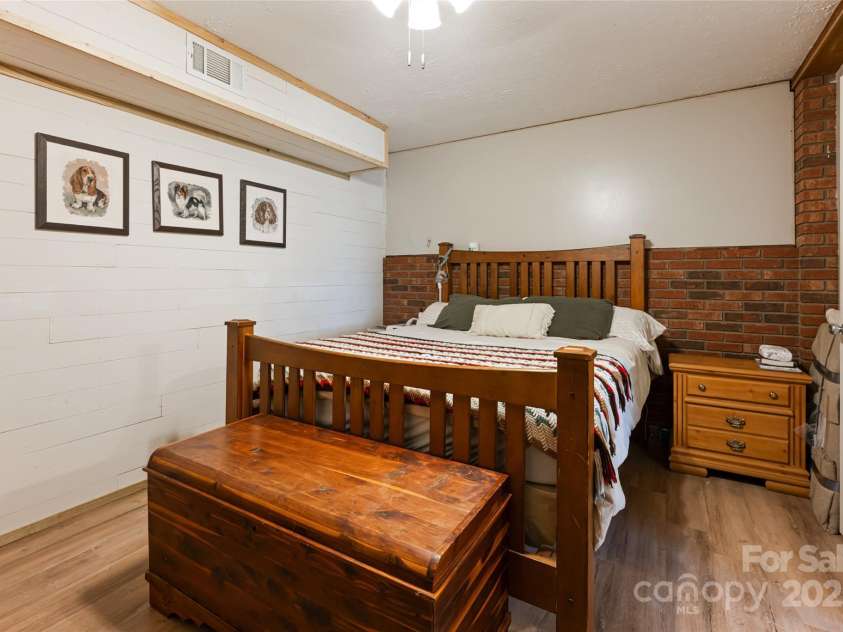 68 Windy Knoll Drive, Clyde, NC 28721.  MLS# CAR4222842, YatesRealty ID 1124. 