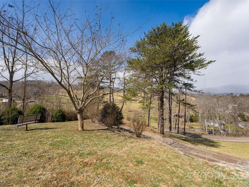 68 Windy Knoll Drive, Clyde, NC 28721.  MLS# CAR4222842, YatesRealty ID 1124. 