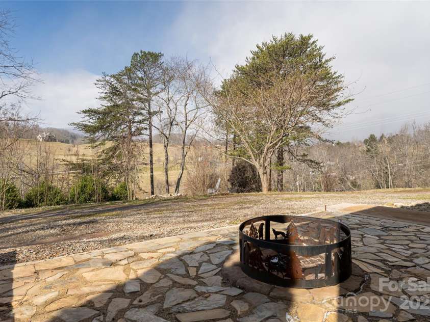 68 Windy Knoll Drive, Clyde, NC 28721.  MLS# CAR4222842, YatesRealty ID 1124. 