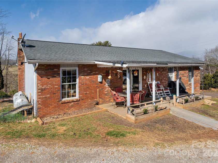 68 Windy Knoll Drive, Clyde, NC 28721.  MLS# CAR4222842, YatesRealty ID 1124. 