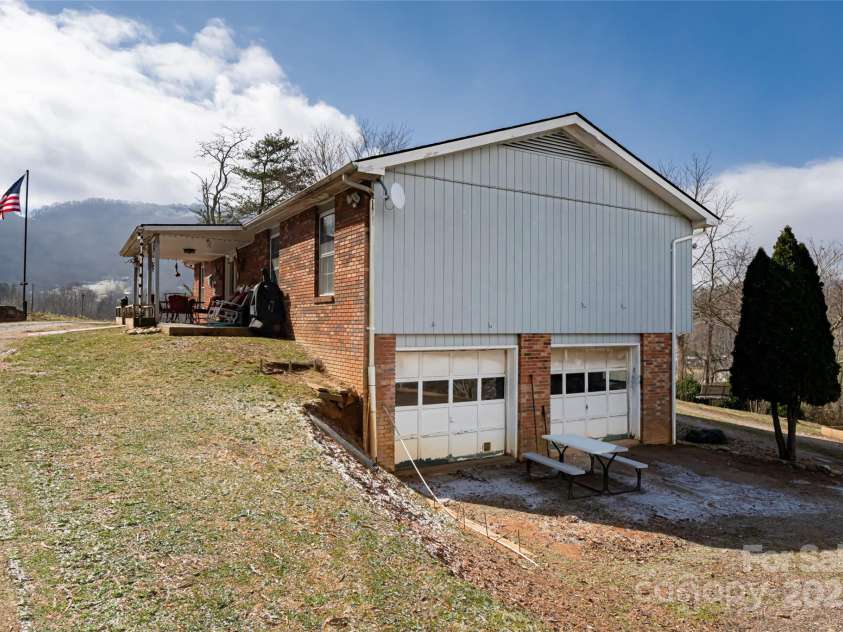 68 Windy Knoll Drive, Clyde, NC 28721.  MLS# CAR4222842, YatesRealty ID 1124. 