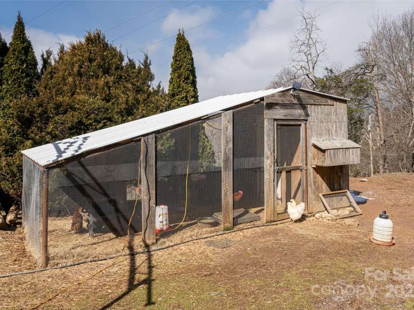 68 Windy Knoll Drive, Clyde, NC 28721.  MLS# CAR4222842, YatesRealty ID 1124. 