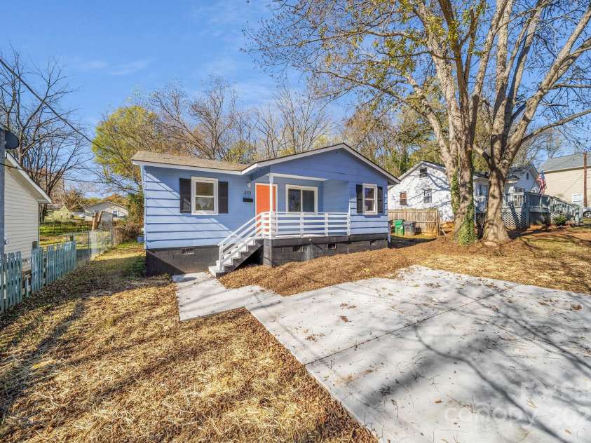 801 Pennsylvania Avenue, Charlotte, NC 28216.  MLS# CAR4320776, YatesRealty ID 1124. 