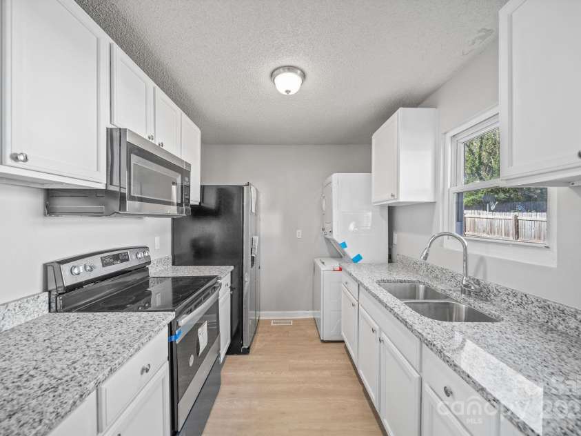 801 Pennsylvania Avenue, Charlotte, NC 28216.  MLS# CAR4320776, YatesRealty ID 1124. 