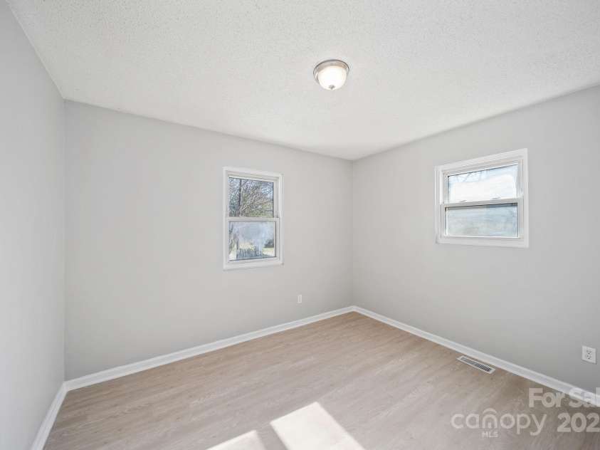 801 Pennsylvania Avenue, Charlotte, NC 28216.  MLS# CAR4320776, YatesRealty ID 1124. 