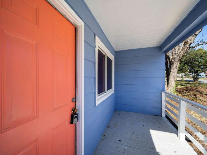 801 Pennsylvania Avenue, Charlotte, NC 28216.  MLS# CAR4320776, YatesRealty ID 1124. 