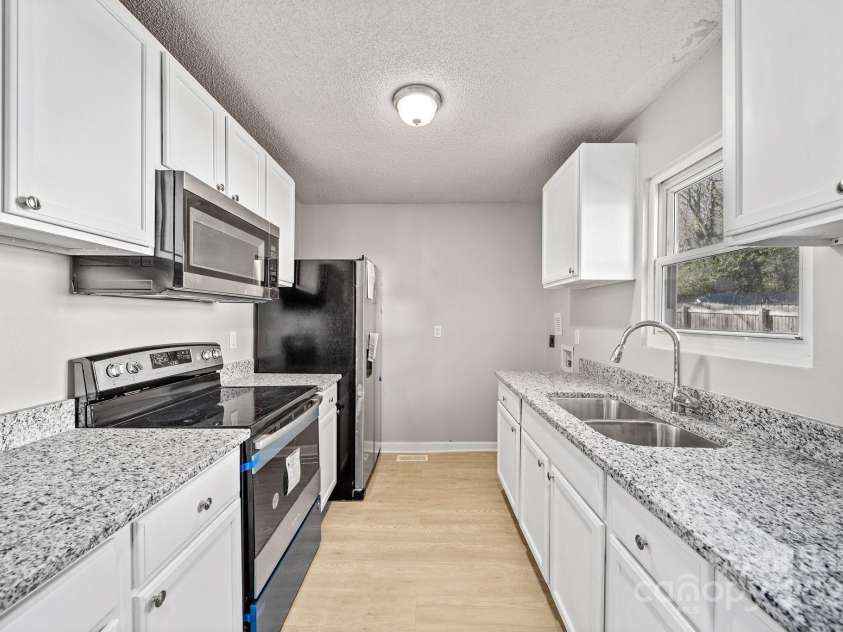 801 Pennsylvania Avenue, Charlotte, NC 28216.  MLS# CAR4320776, YatesRealty ID 1124. 