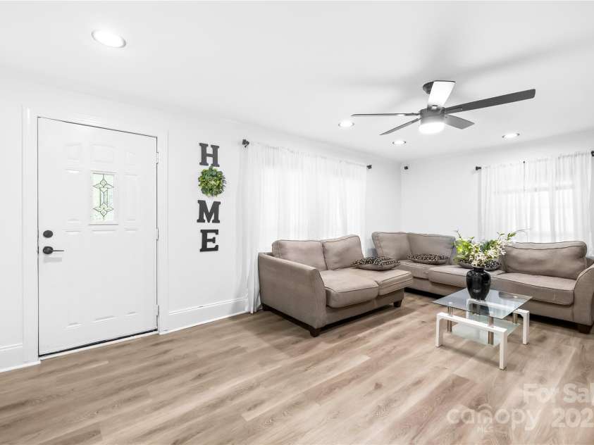 911 Wilson W Lee Boulevard, Statesville, NC 28677.  MLS# CAR4285445, YatesRealty ID 1124. 