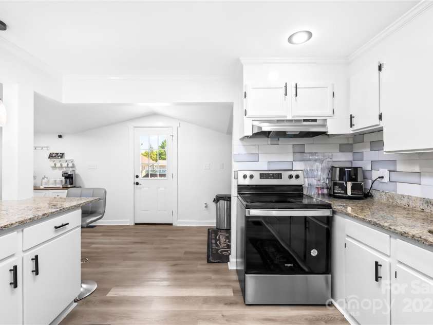 911 Wilson W Lee Boulevard, Statesville, NC 28677.  MLS# CAR4285445, YatesRealty ID 1124. 