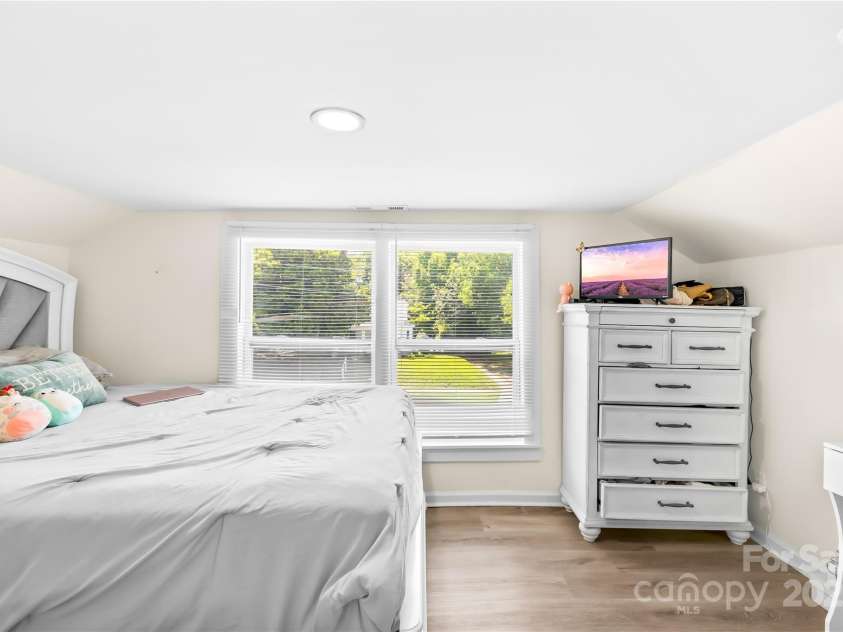 911 Wilson W Lee Boulevard, Statesville, NC 28677.  MLS# CAR4285445, YatesRealty ID 1124. 