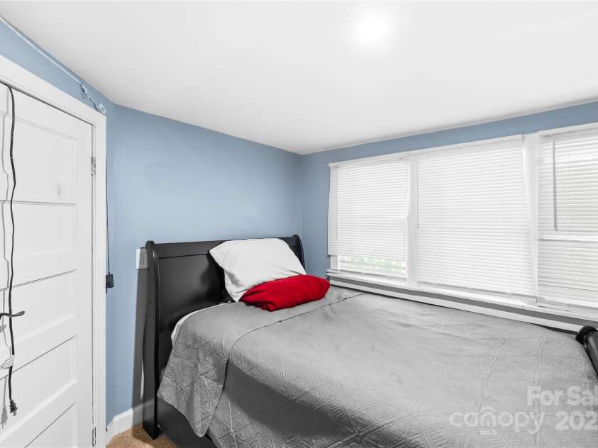 911 Wilson W Lee Boulevard, Statesville, NC 28677.  MLS# CAR4285445, YatesRealty ID 1124. 