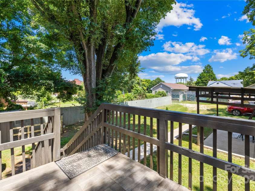 911 Wilson W Lee Boulevard, Statesville, NC 28677.  MLS# CAR4285445, YatesRealty ID 1124. 