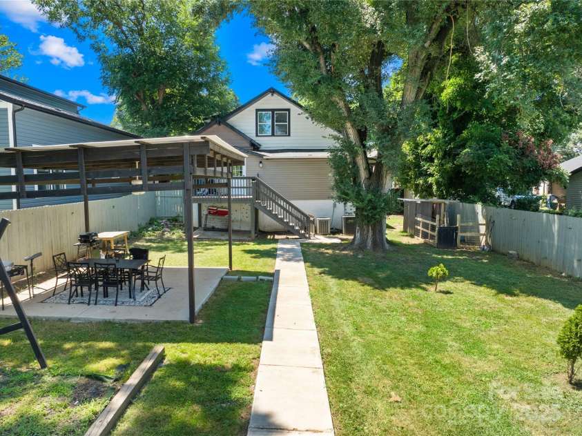 911 Wilson W Lee Boulevard, Statesville, NC 28677.  MLS# CAR4285445, YatesRealty ID 1124. 