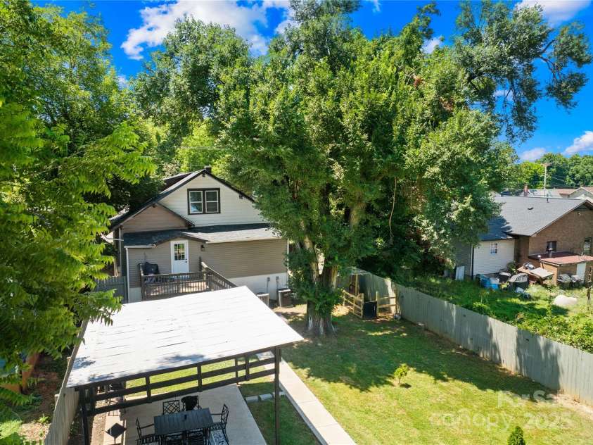 911 Wilson W Lee Boulevard, Statesville, NC 28677.  MLS# CAR4285445, YatesRealty ID 1124. 