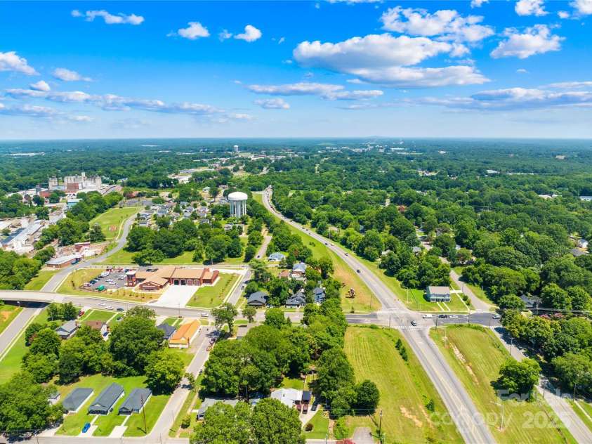 911 Wilson W Lee Boulevard, Statesville, NC 28677.  MLS# CAR4285445, YatesRealty ID 1124. 