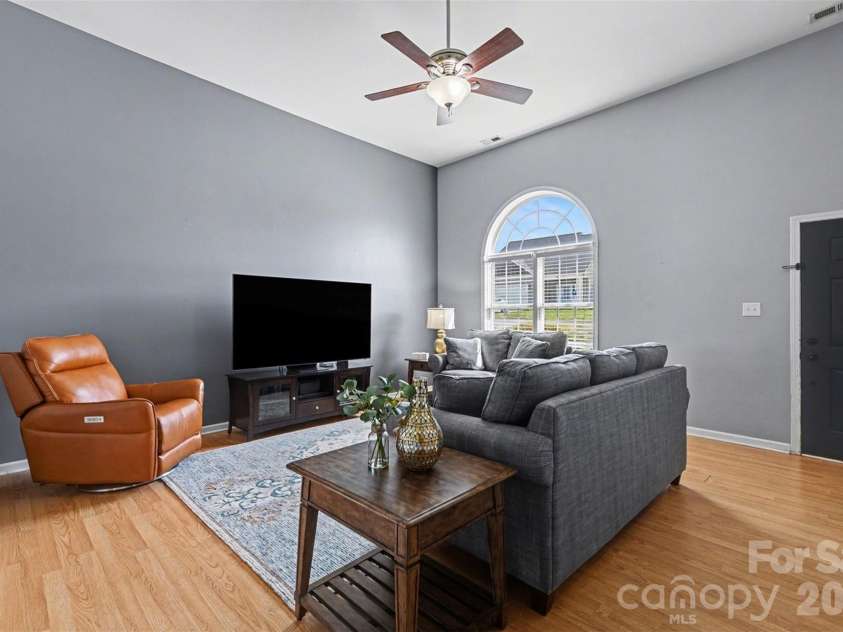 255 19th Avenue, Hickory, NC 28602.  MLS# CAR4361225, YatesRealty ID 11242. 