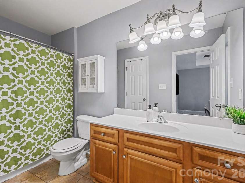 255 19th Avenue, Hickory, NC 28602.  MLS# CAR4361225, YatesRealty ID 11242. 