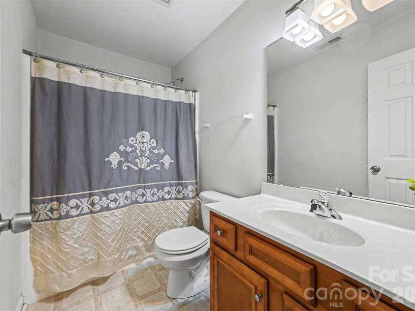255 19th Avenue, Hickory, NC 28602.  MLS# CAR4361225, YatesRealty ID 11242. 