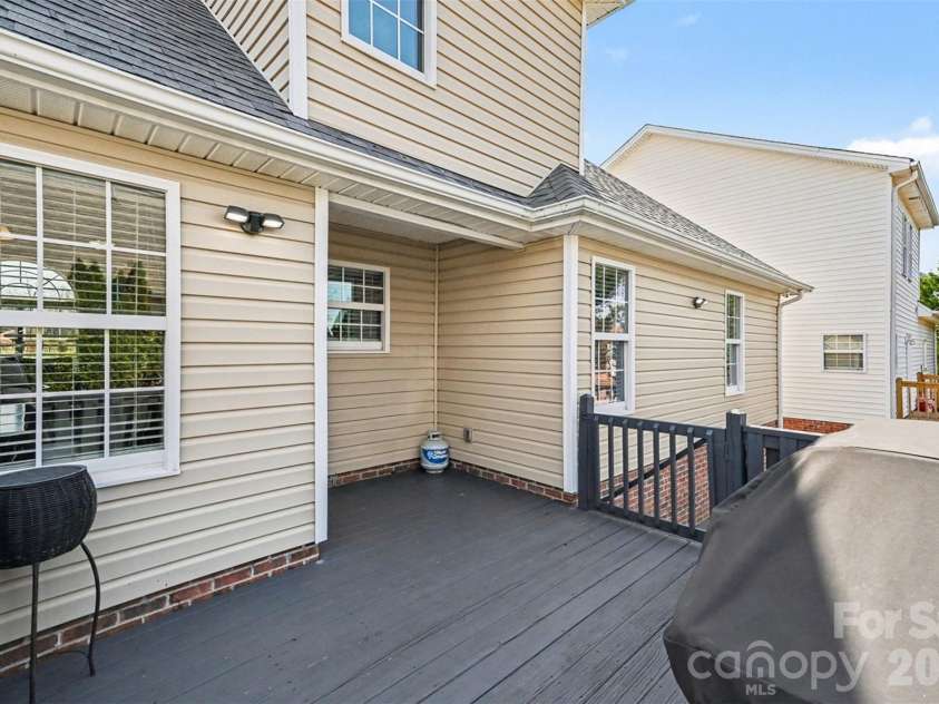 255 19th Avenue, Hickory, NC 28602.  MLS# CAR4361225, YatesRealty ID 11242. 