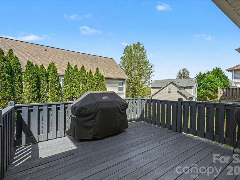 255 19th Avenue, Hickory, NC 28602.  MLS# CAR4361225, YatesRealty ID 11242. 