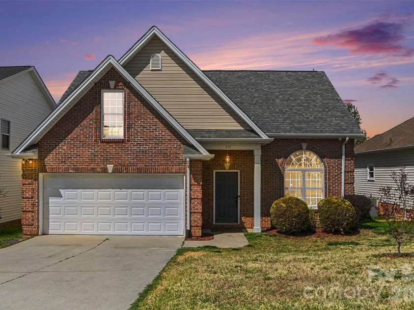 255 19th Avenue, Hickory, NC 28602.  MLS# CAR4361225, YatesRealty ID 11242. 