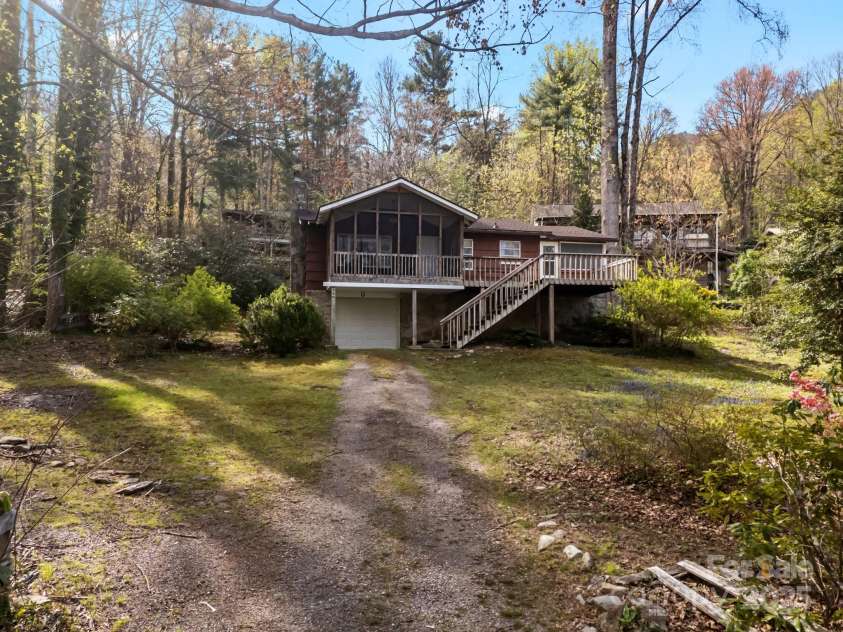 356 Azalea Drive, Maggie Valley, NC 28751.  MLS# CAR4196548, YatesRealty ID 11242. 