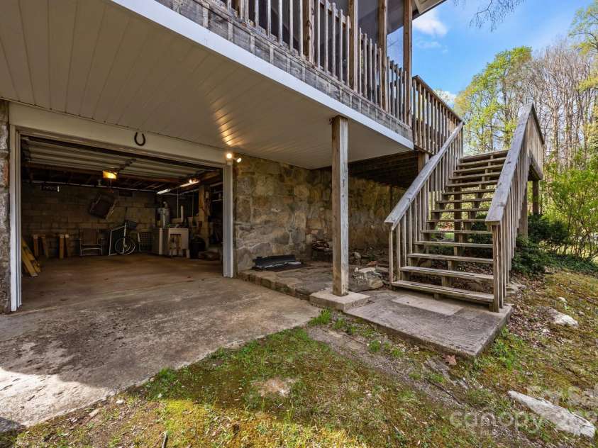 356 Azalea Drive, Maggie Valley, NC 28751.  MLS# CAR4196548, YatesRealty ID 11242. 