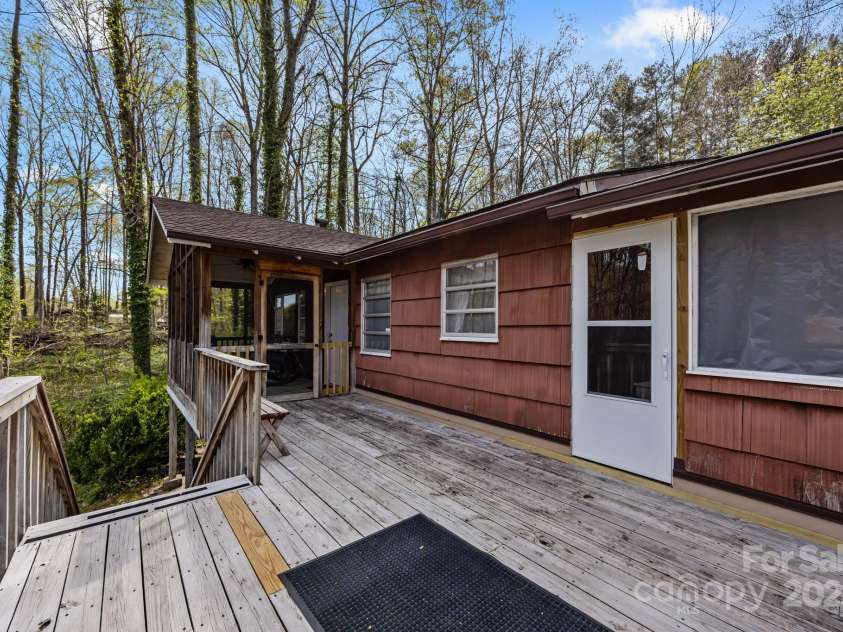 356 Azalea Drive, Maggie Valley, NC 28751.  MLS# CAR4196548, YatesRealty ID 11242. 