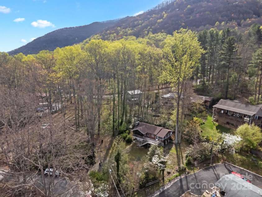 356 Azalea Drive, Maggie Valley, NC 28751.  MLS# CAR4196548, YatesRealty ID 11242. 