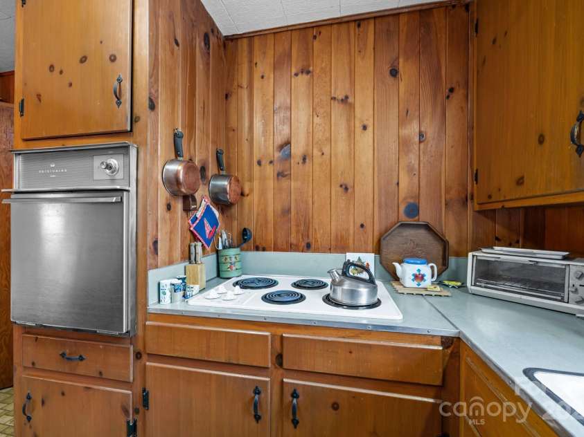 356 Azalea Drive, Maggie Valley, NC 28751.  MLS# CAR4196548, YatesRealty ID 11242. 