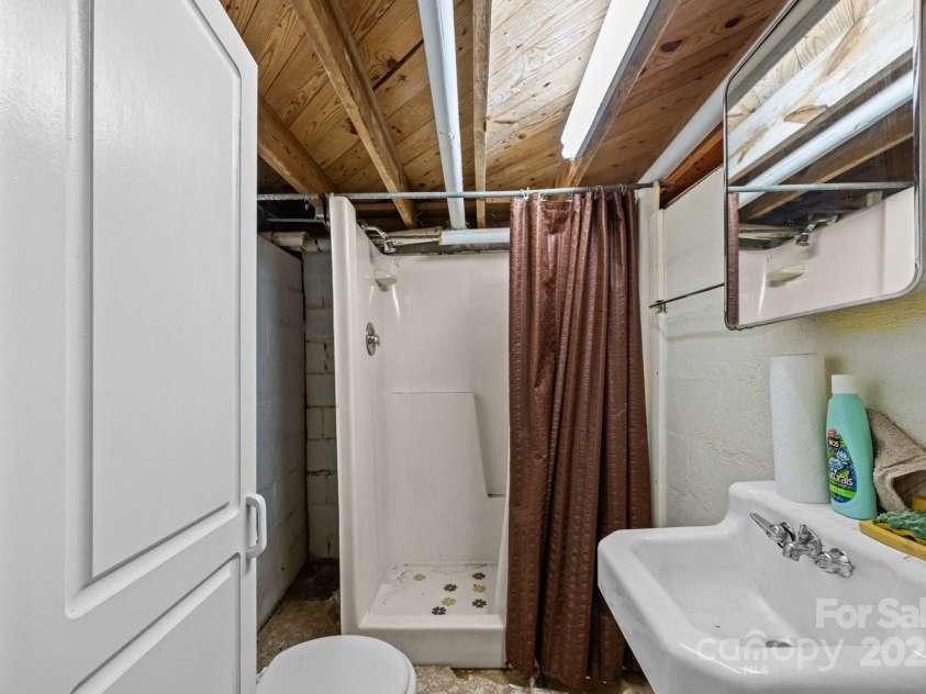 356 Azalea Drive, Maggie Valley, NC 28751.  MLS# CAR4196548, YatesRealty ID 11242. 