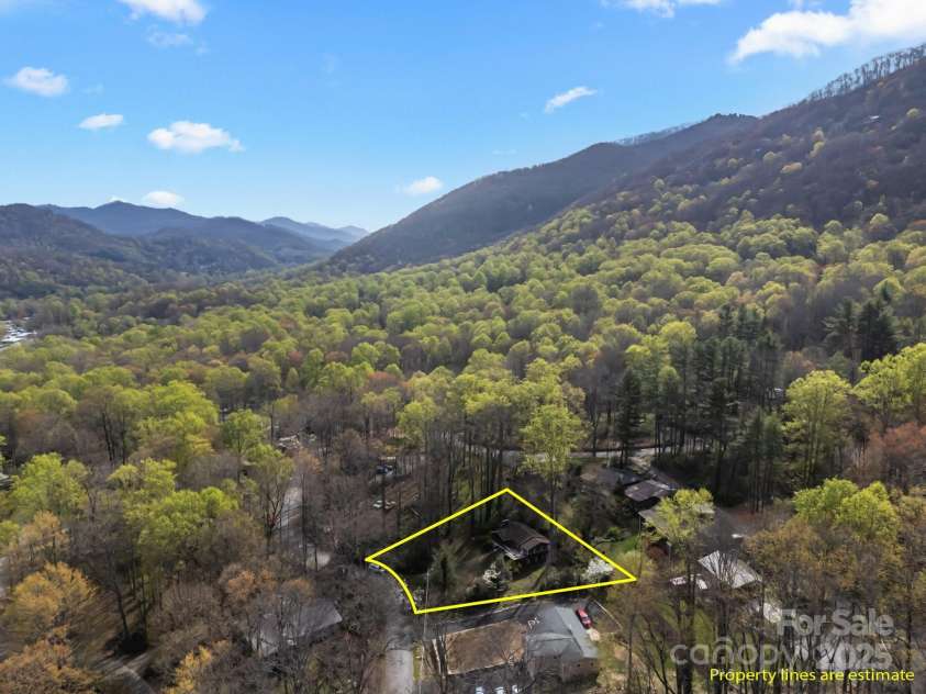 356 Azalea Drive, Maggie Valley, NC 28751.  MLS# CAR4196548, YatesRealty ID 11242. 