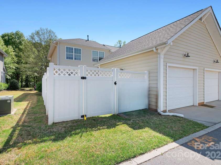 8524 Sunset Hill Road, Waxhaw, NC 28173.  MLS# CAR4245916, YatesRealty ID 11244. 