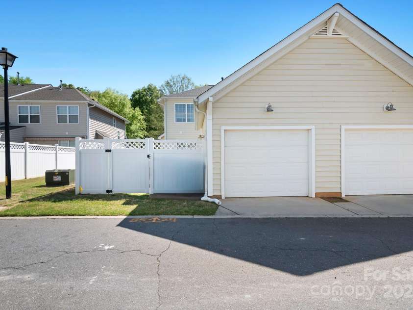 8524 Sunset Hill Road, Waxhaw, NC 28173.  MLS# CAR4245916, YatesRealty ID 11244. 