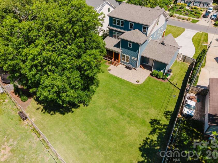 2852 Dorchester Place, Charlotte, NC 28209.  MLS# CAR4342393, YatesRealty ID 11245. 
