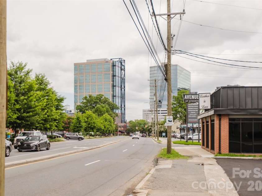 2852 Dorchester Place, Charlotte, NC 28209.  MLS# CAR4342393, YatesRealty ID 11245. 