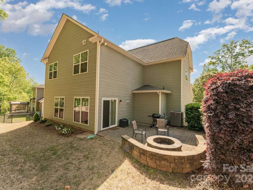 4861 Samuel Pinckney Drive, Belmont, NC 28012.  MLS# CAR4247835, YatesRealty ID 11245. 