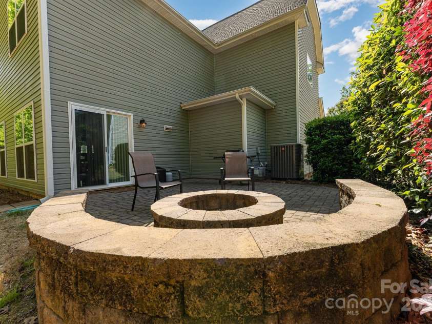 4861 Samuel Pinckney Drive, Belmont, NC 28012.  MLS# CAR4247835, YatesRealty ID 11245. 