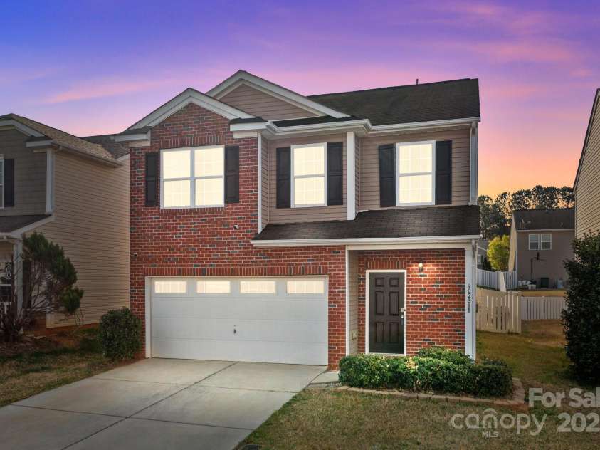 1028 Willow Wind Drive, Gastonia, NC 28054.  MLS# CAR4238640, YatesRealty ID 11246. 