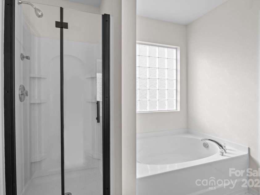 1028 Willow Wind Drive, Gastonia, NC 28054.  MLS# CAR4238640, YatesRealty ID 11246. 