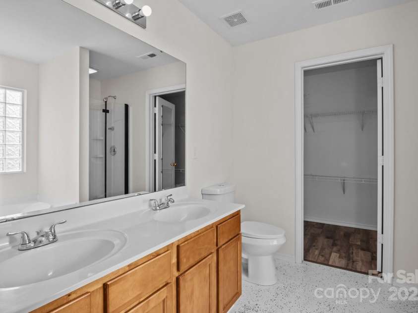 1028 Willow Wind Drive, Gastonia, NC 28054.  MLS# CAR4238640, YatesRealty ID 11246. 