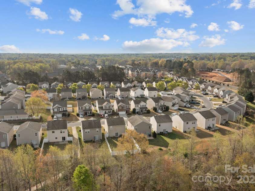 1028 Willow Wind Drive, Gastonia, NC 28054.  MLS# CAR4238640, YatesRealty ID 11246. 