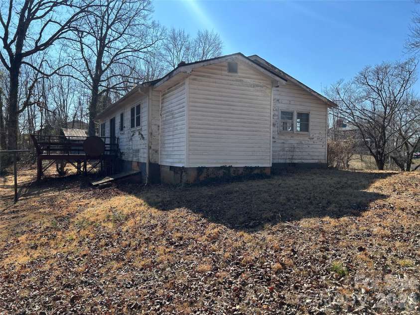 859 Stacy Hill Road, Nebo, NC 28761.  MLS# CAR4352178, YatesRealty ID 11246. 