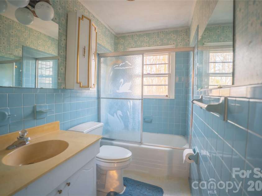 859 Stacy Hill Road, Nebo, NC 28761.  MLS# CAR4352178, YatesRealty ID 11246. Main Bathroom