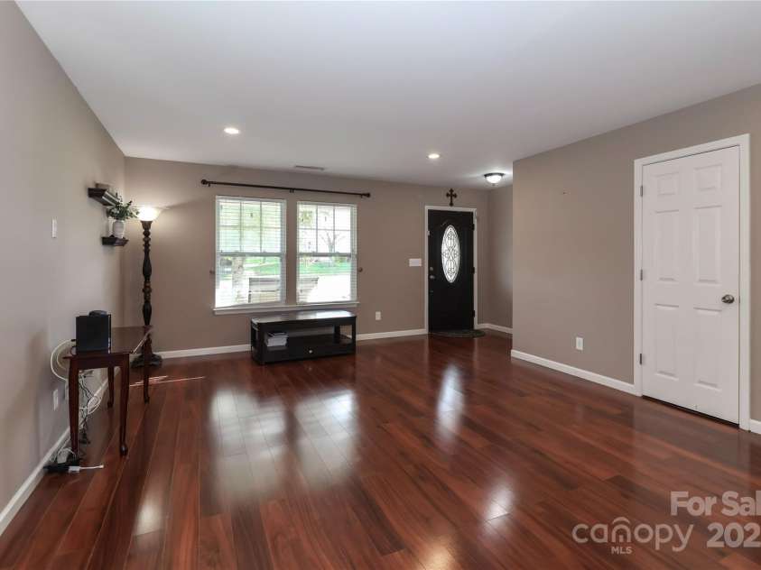 1135 Valley Street, Statesville, NC 28677.  MLS# CAR4242508, YatesRealty ID 11247. 