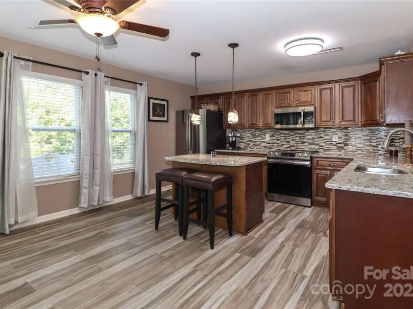 1135 Valley Street, Statesville, NC 28677.  MLS# CAR4242508, YatesRealty ID 11247. 