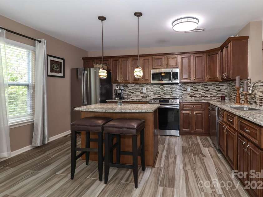 1135 Valley Street, Statesville, NC 28677.  MLS# CAR4242508, YatesRealty ID 11247. 