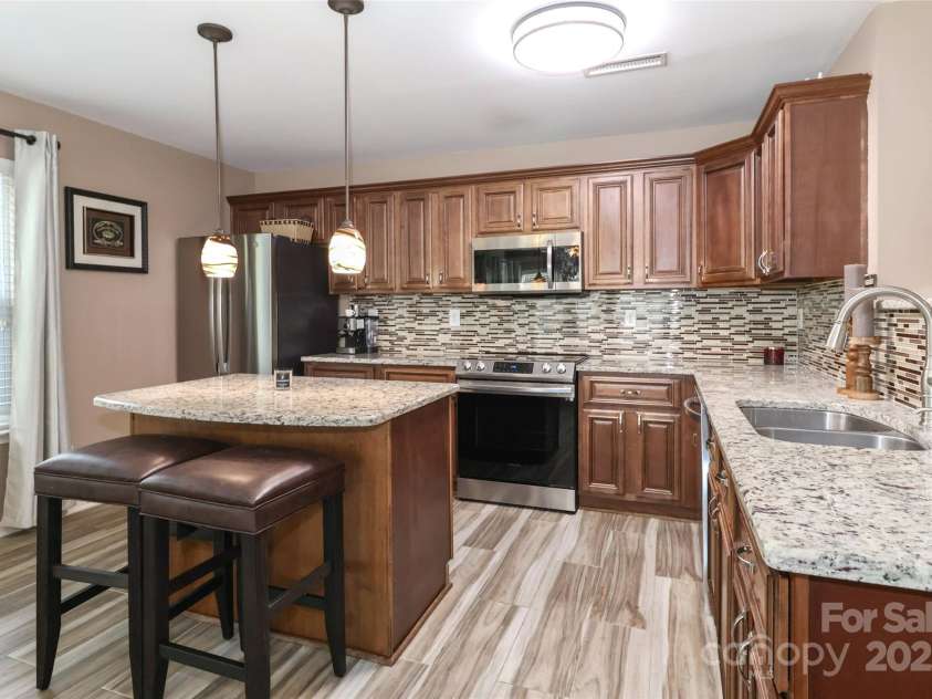 1135 Valley Street, Statesville, NC 28677.  MLS# CAR4242508, YatesRealty ID 11247. 