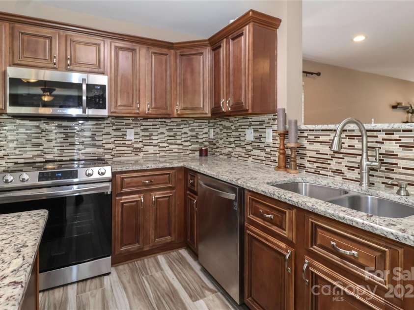 1135 Valley Street, Statesville, NC 28677.  MLS# CAR4242508, YatesRealty ID 11247. 