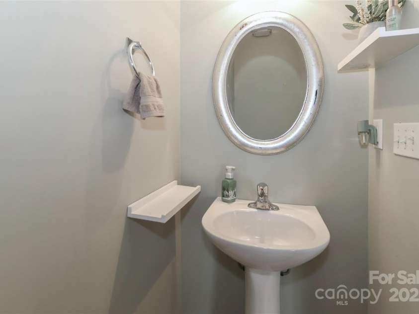 1135 Valley Street, Statesville, NC 28677.  MLS# CAR4242508, YatesRealty ID 11247. 